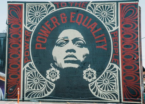 Comment créer un séminaire sur l'évolution de l'art conceptuel ?